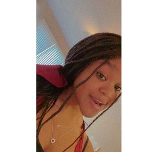 Meet your Posher, Chloe